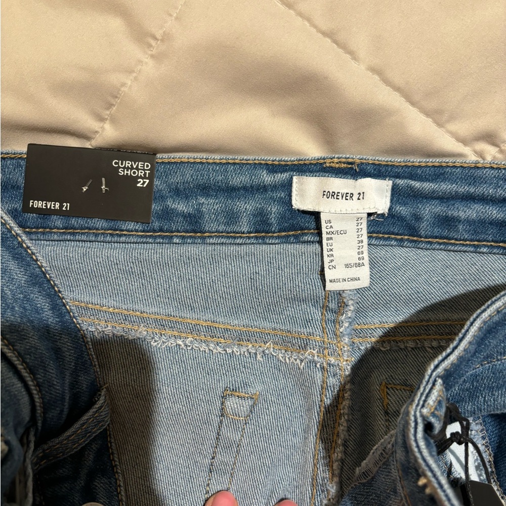 Forever 21 Jean shorts NWT - Picture 2 of 3